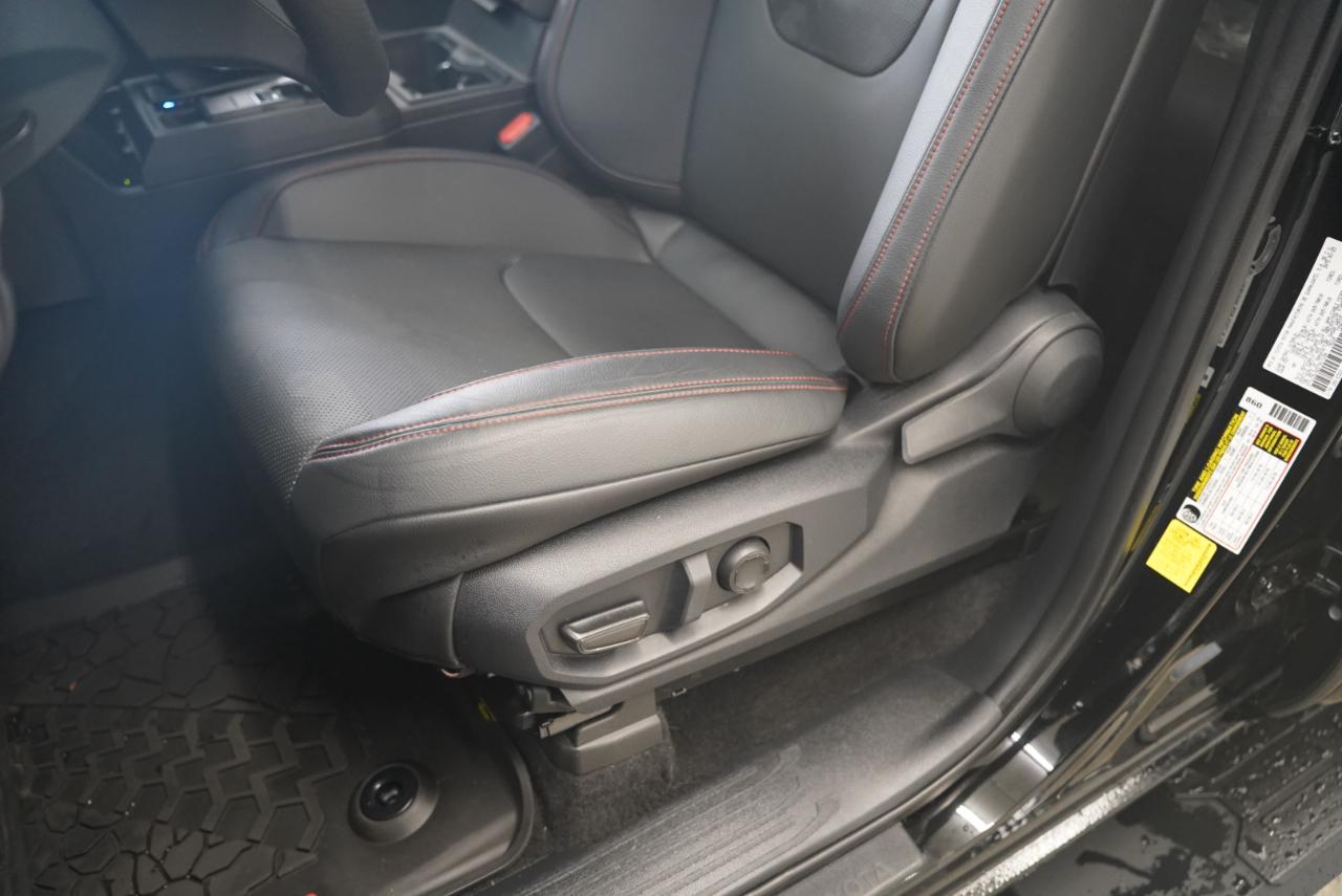 Toyota Tacoma 4WD  2025