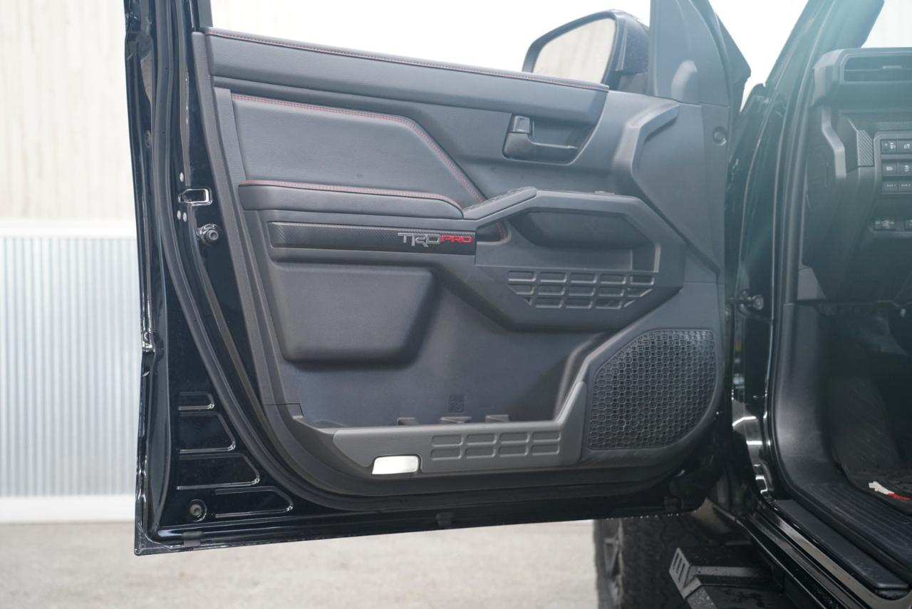 Toyota Tacoma 4WD  2025