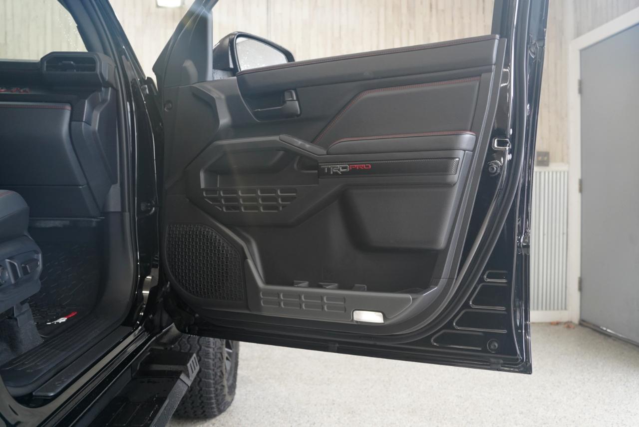 Toyota Tacoma 4WD  2025