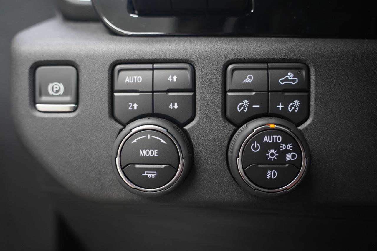 Chevrolet Silverado 1500 4WD Crew Cab 147" High Country 2025