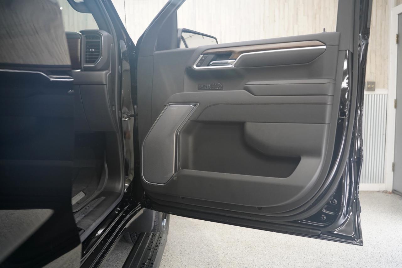 Chevrolet Silverado 1500 4WD Crew Cab 147" High Country 2025