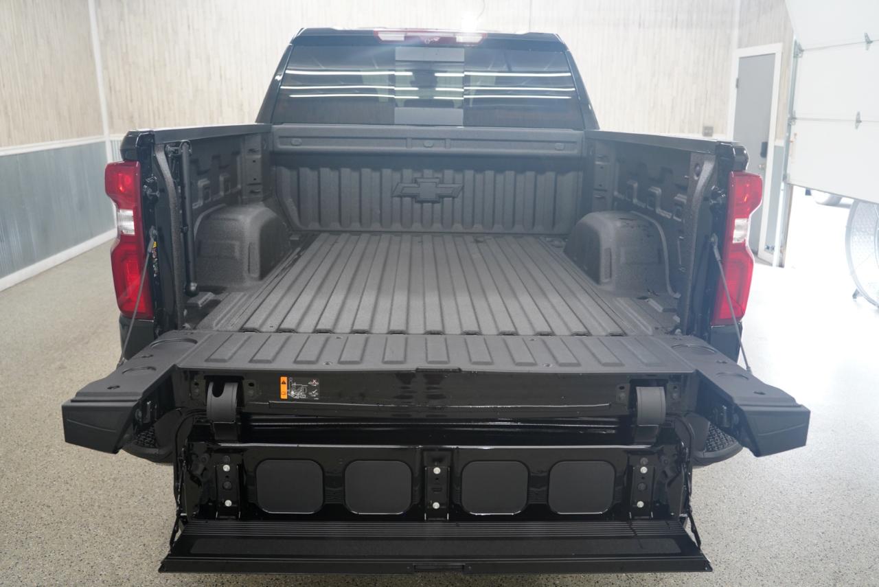 Chevrolet Silverado 1500 4WD Crew Cab 147" High Country 2025