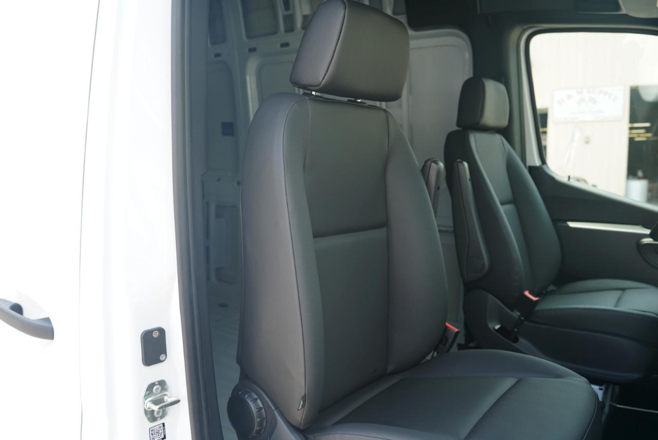 Mercedes-Benz Sprinter Cargo Van 2500 High Roof I4 Diesel 170" RWD 2025