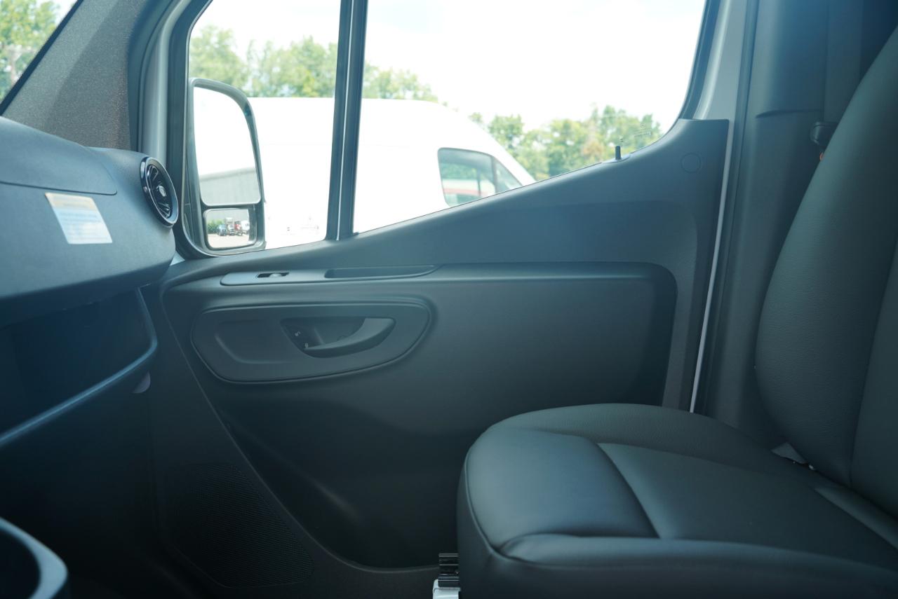 Mercedes-Benz Sprinter Cargo Van 2500 High Roof I4 Diesel 170" RWD 2025