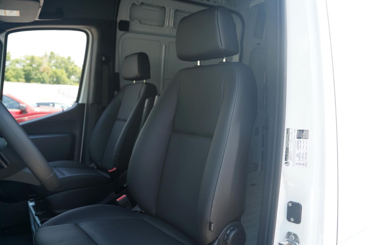 Mercedes-Benz Sprinter Cargo Van 2500 High Roof I4 Diesel 170" RWD 2025