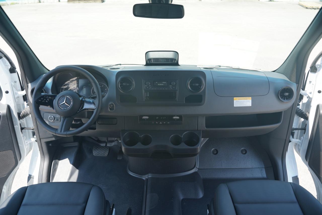 Mercedes-Benz Sprinter Cargo Van 2500 High Roof I4 Diesel 170" RWD 2025