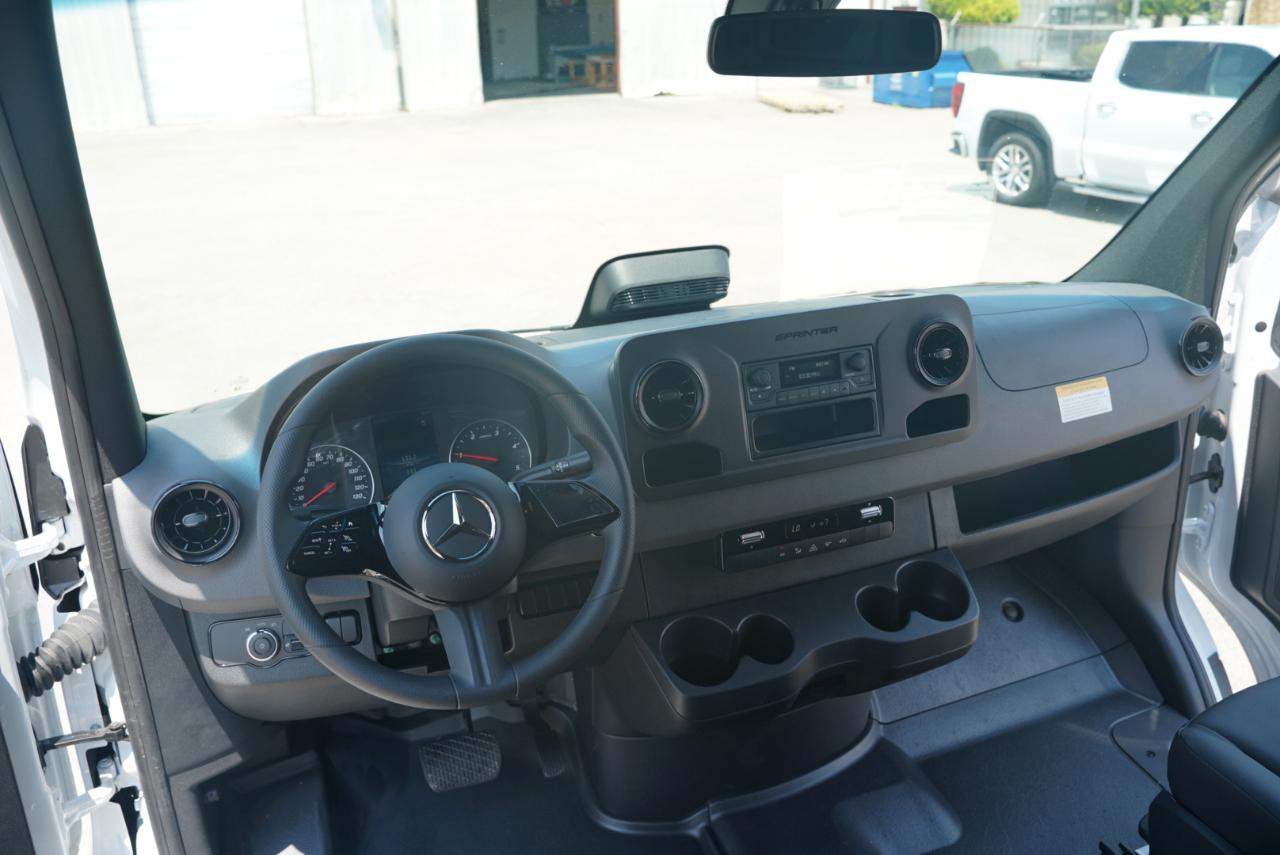 Mercedes-Benz Sprinter Cargo Van 2500 High Roof I4 Diesel 170" RWD 2025
