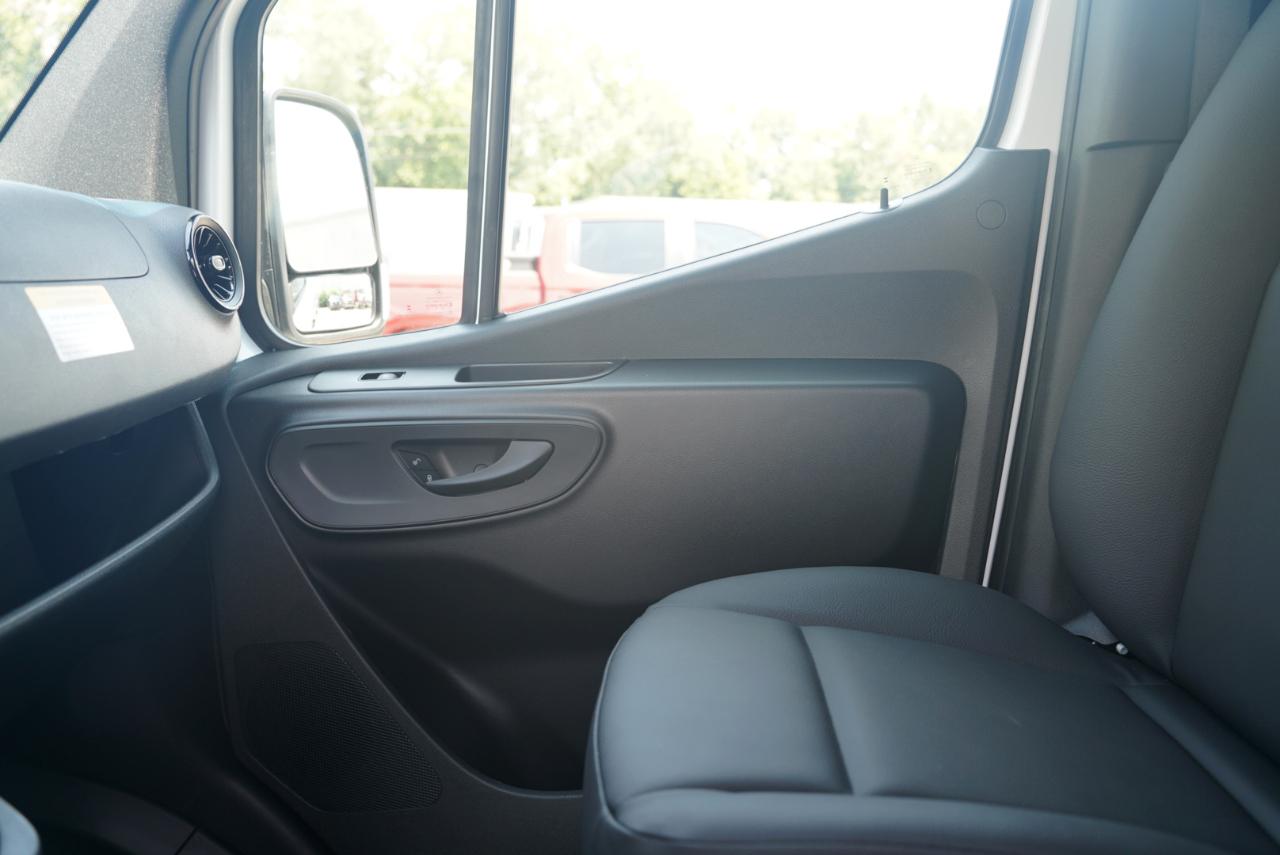 Mercedes-Benz Sprinter Cargo Van 2500 High Roof I4 Diesel 170" RWD 2025