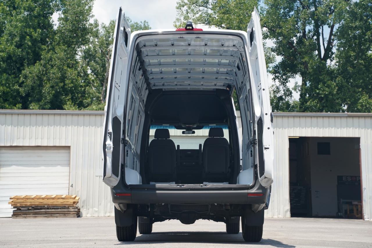 Mercedes-Benz Sprinter Cargo Van 2500 High Roof I4 Diesel 170" RWD 2025