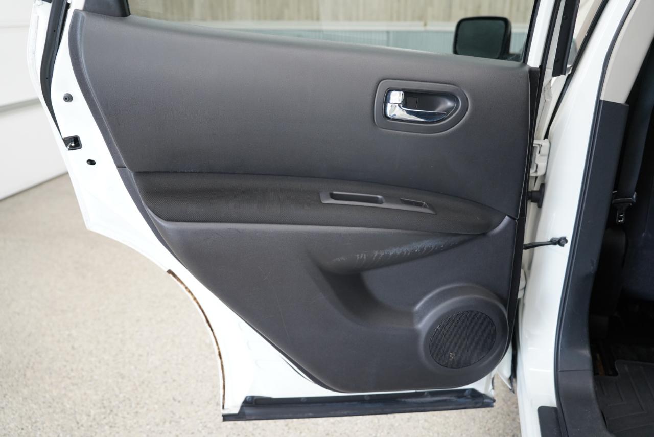 Nissan Rogue FWD 4dr SV 2013