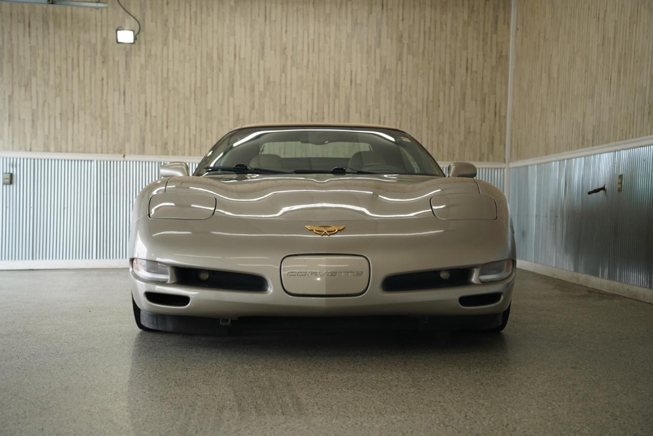 Chevrolet Corvette 2dr Convertible 2002