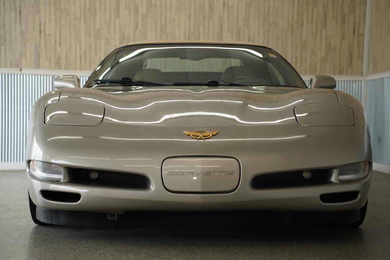 Chevrolet Corvette 2dr Convertible 2002