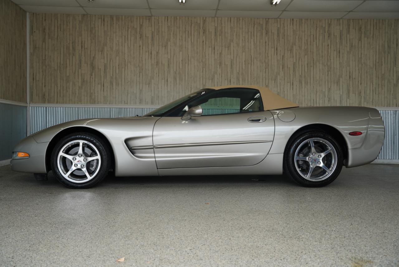 Chevrolet Corvette 2dr Convertible 2002