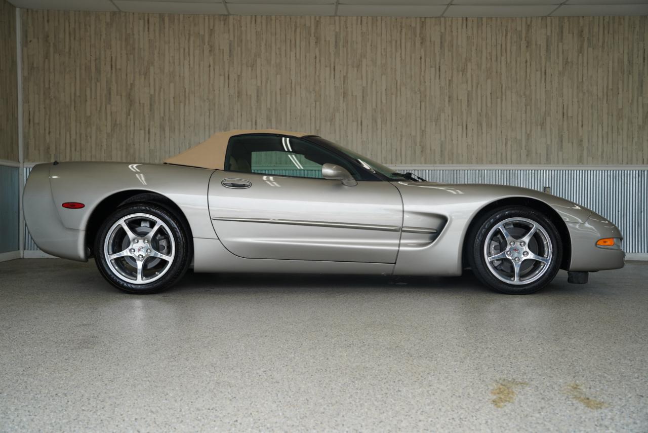 Chevrolet Corvette 2dr Convertible 2002