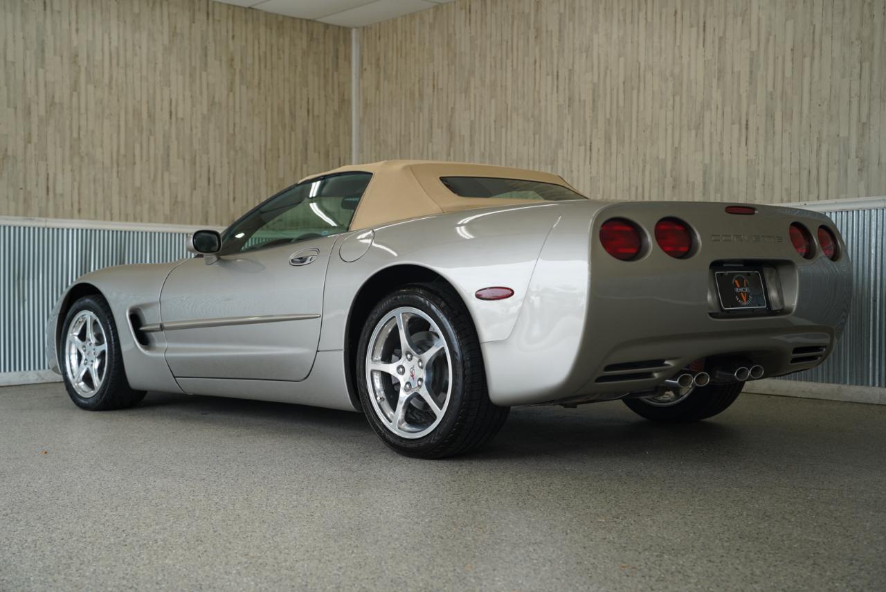 Chevrolet Corvette 2dr Convertible 2002