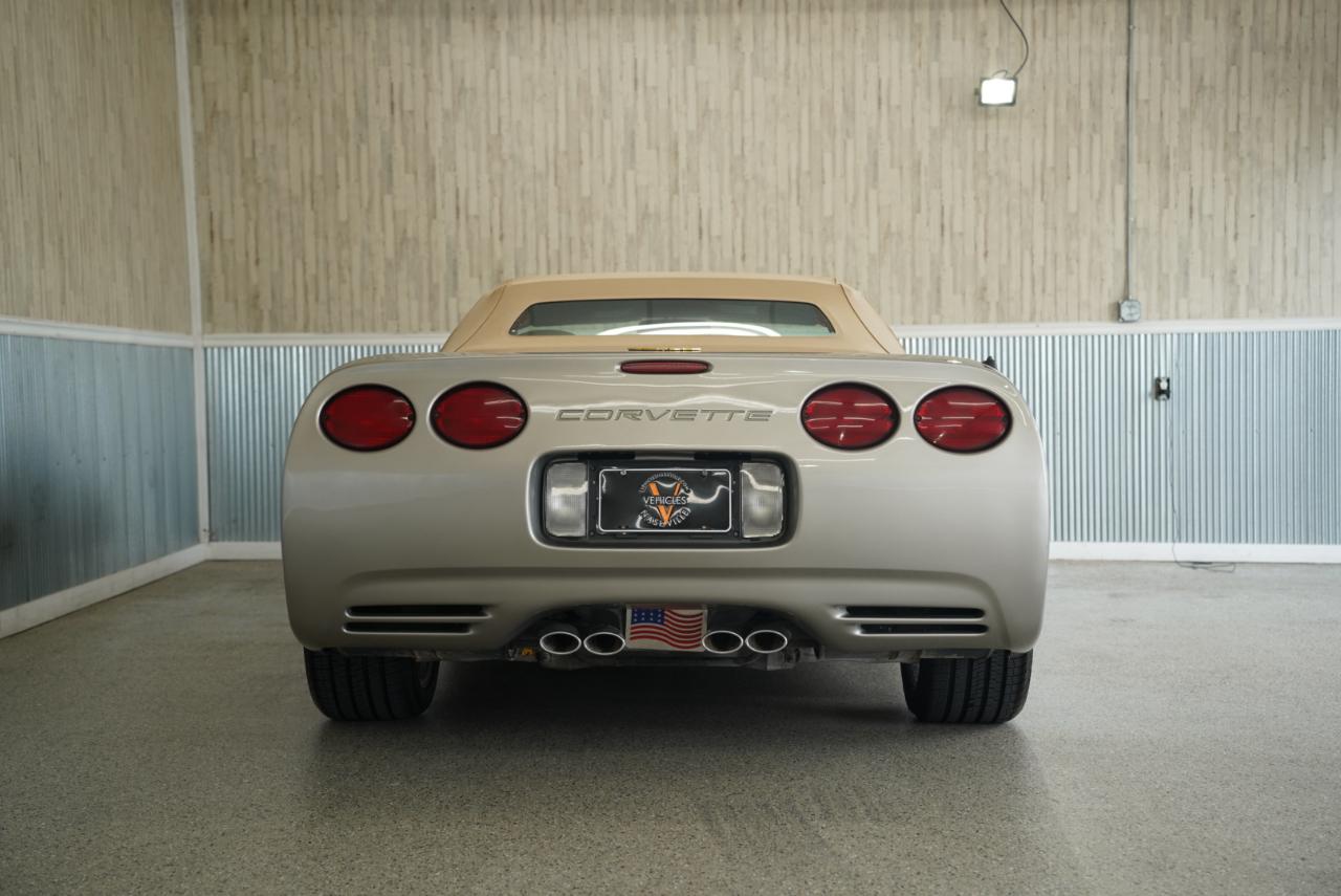 Chevrolet Corvette 2dr Convertible 2002