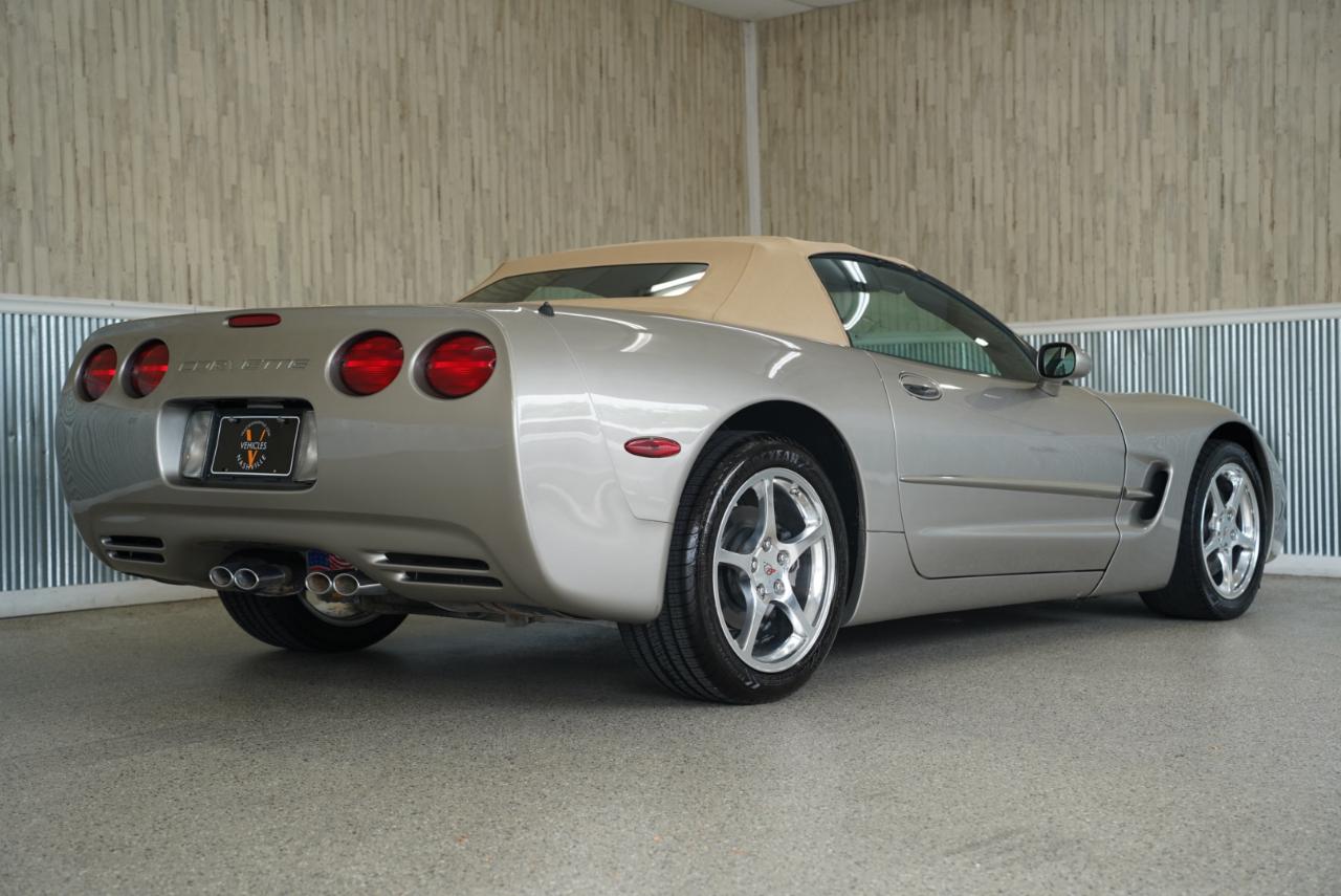 Chevrolet Corvette 2dr Convertible 2002