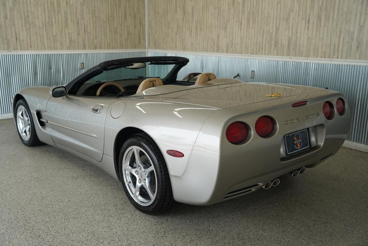 Chevrolet Corvette 2dr Convertible 2002