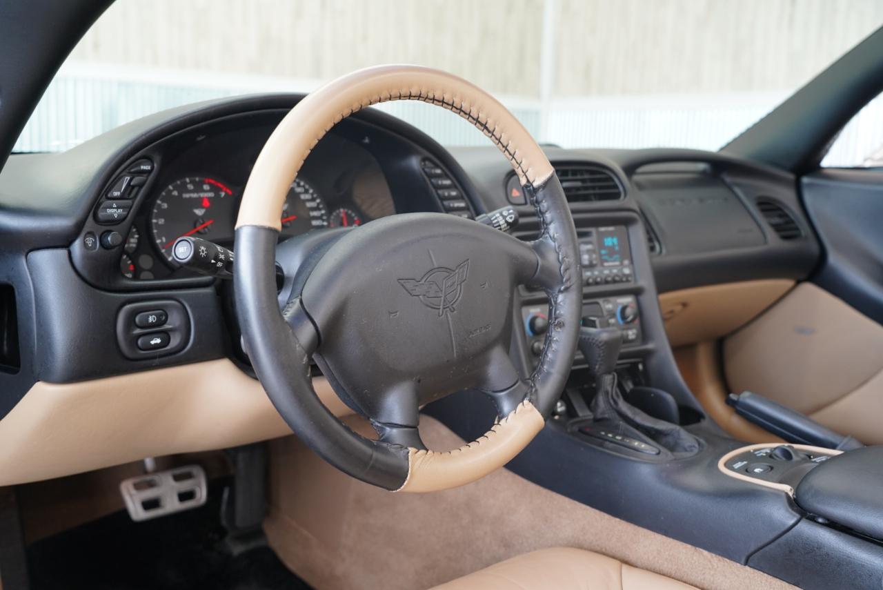 Chevrolet Corvette 2dr Convertible 2002