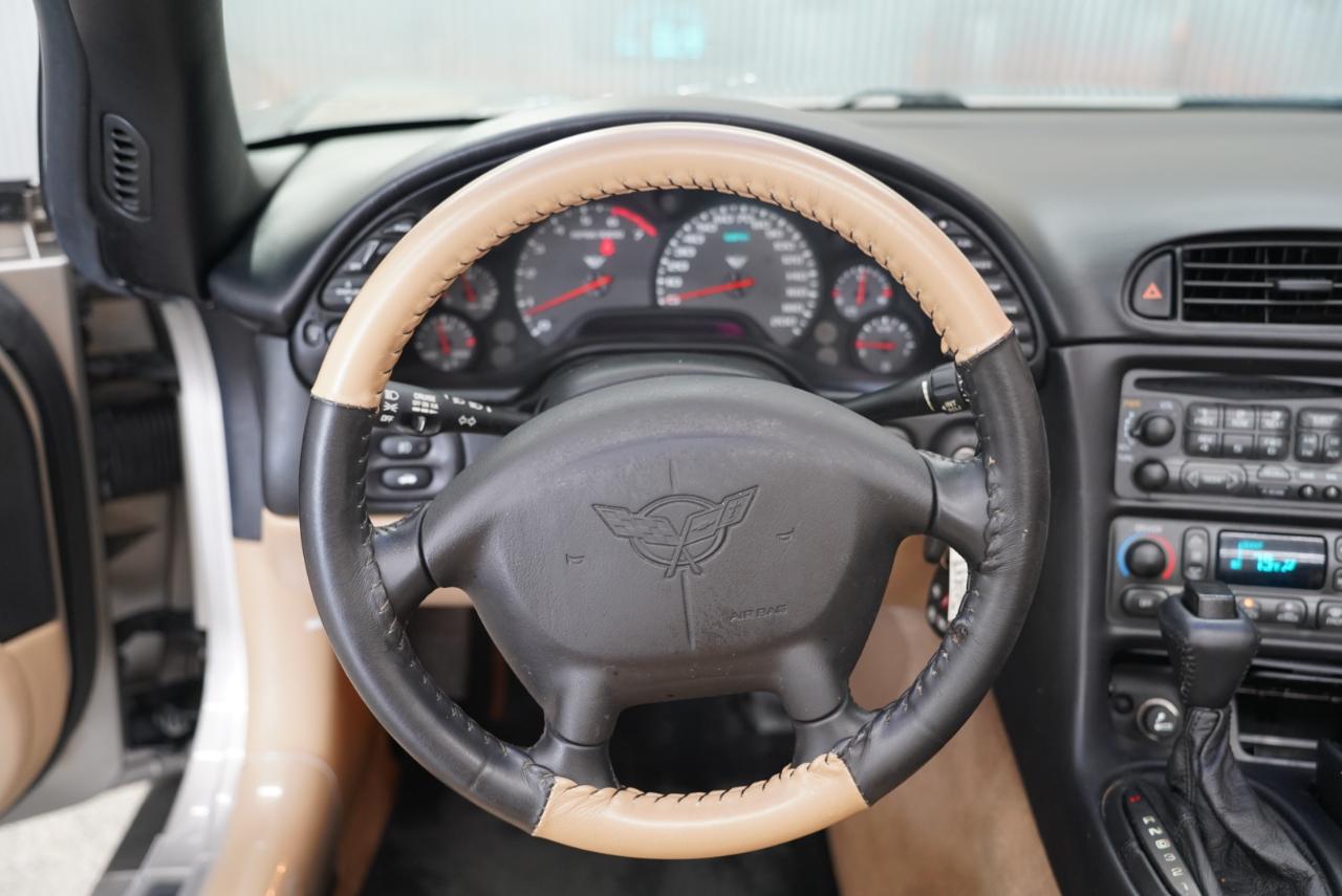 Chevrolet Corvette 2dr Convertible 2002