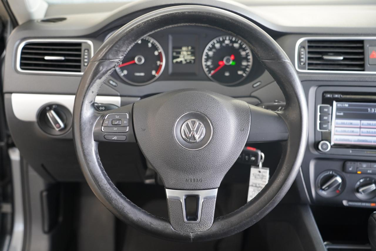 Volkswagen Jetta Sedan 4dr Auto SE 2013