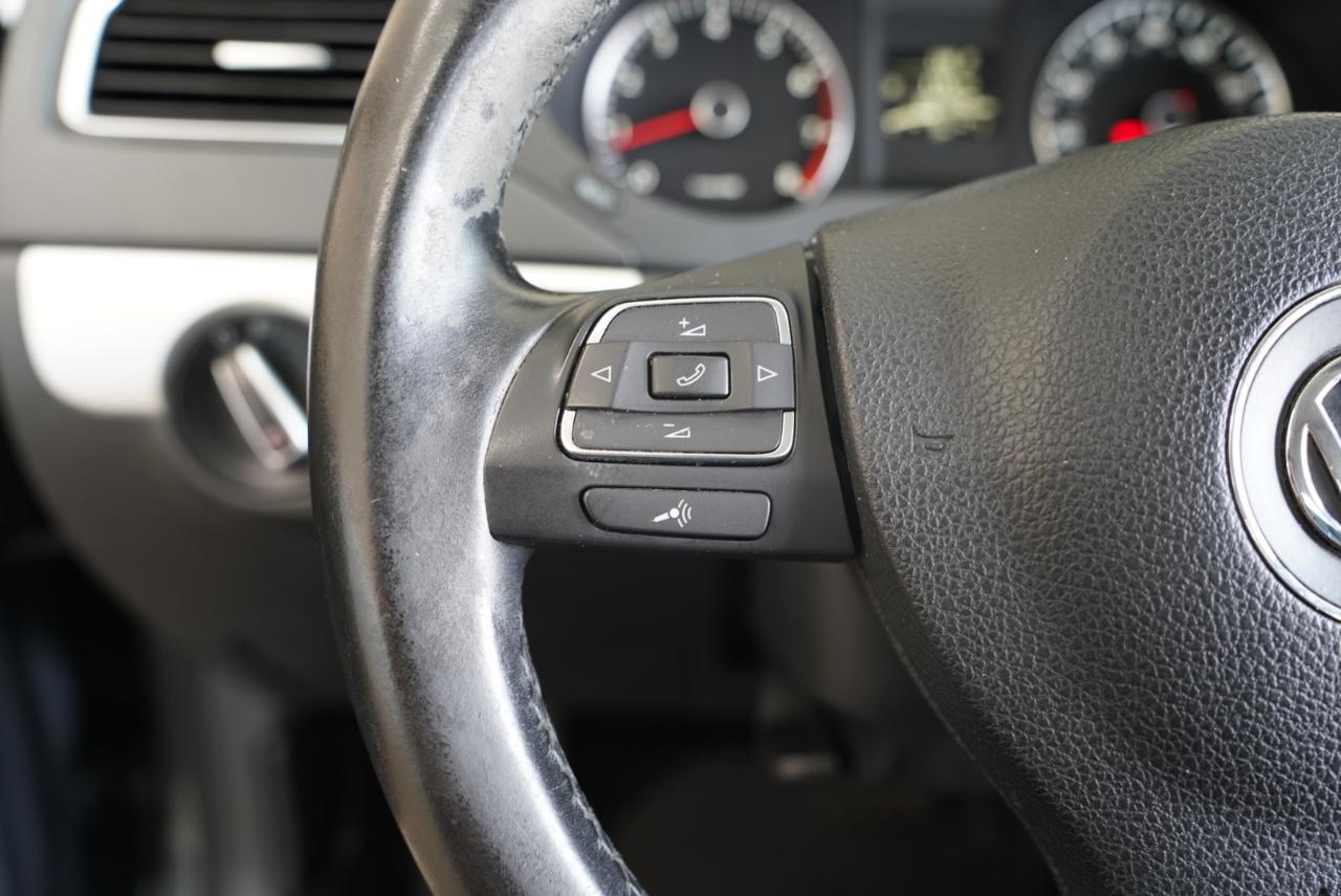 Volkswagen Jetta Sedan 4dr Auto SE 2013