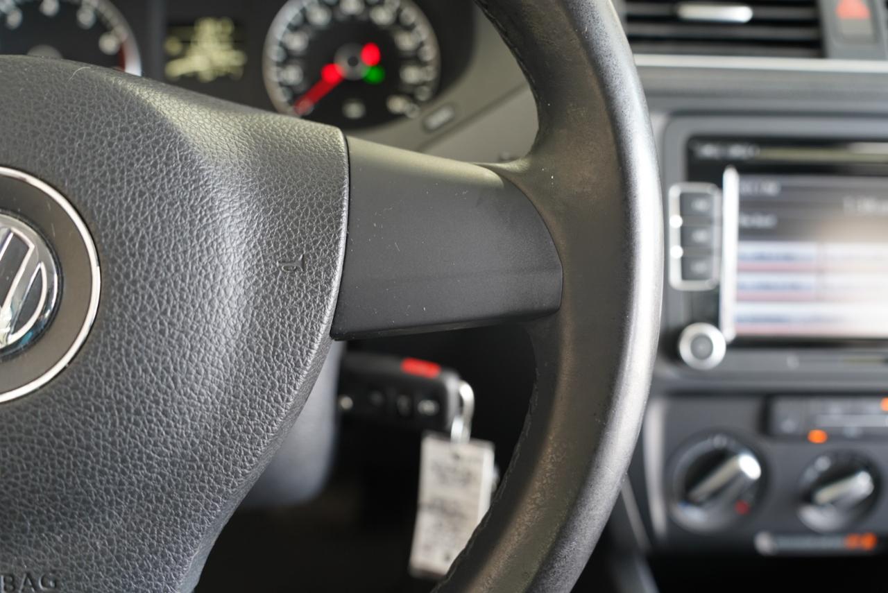 Volkswagen Jetta Sedan 4dr Auto SE 2013