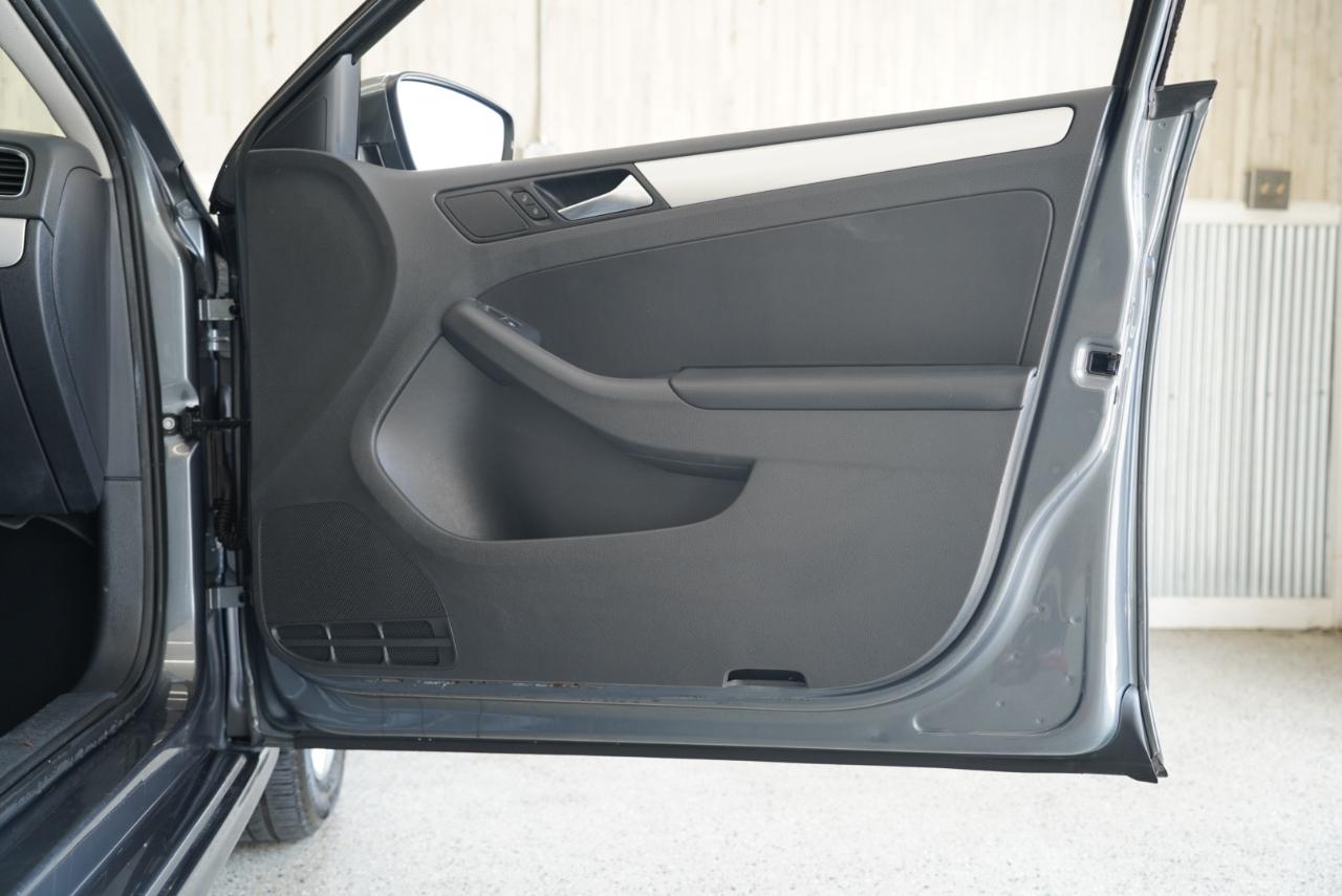 Volkswagen Jetta Sedan 4dr Auto SE 2013