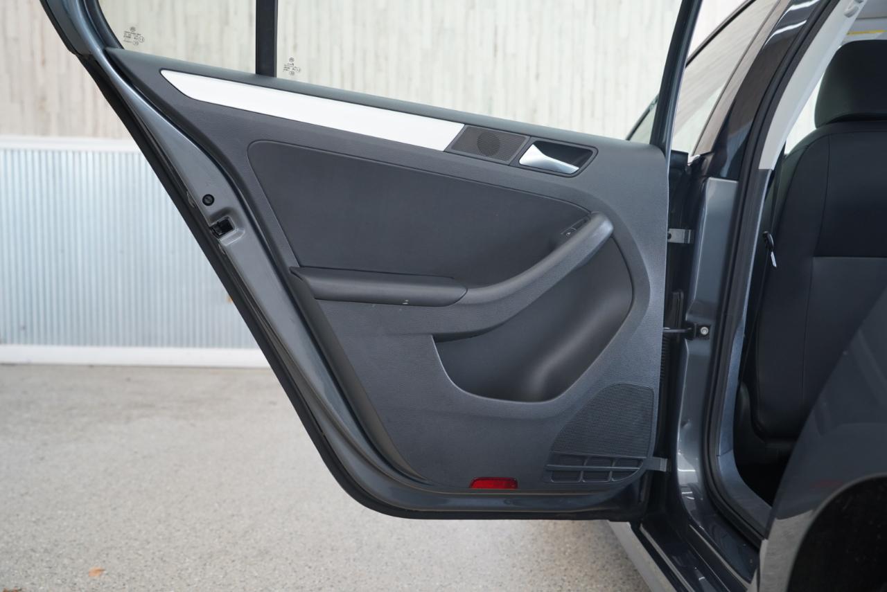 Volkswagen Jetta Sedan 4dr Auto SE 2013
