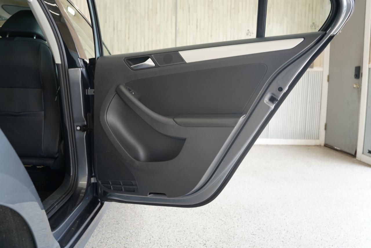 Volkswagen Jetta Sedan 4dr Auto SE 2013