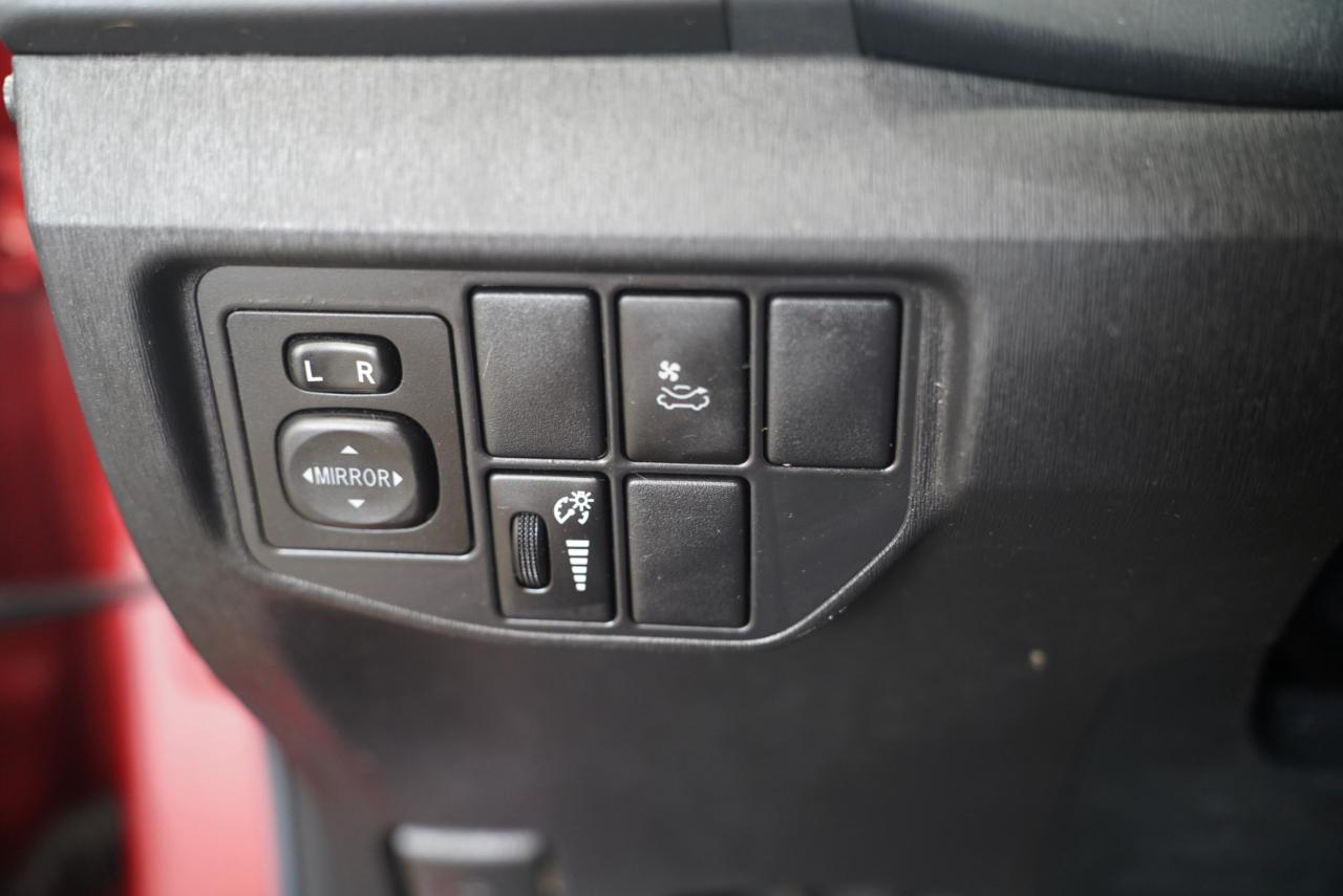 Toyota Prius 5dr HB Four (Natl) 2014