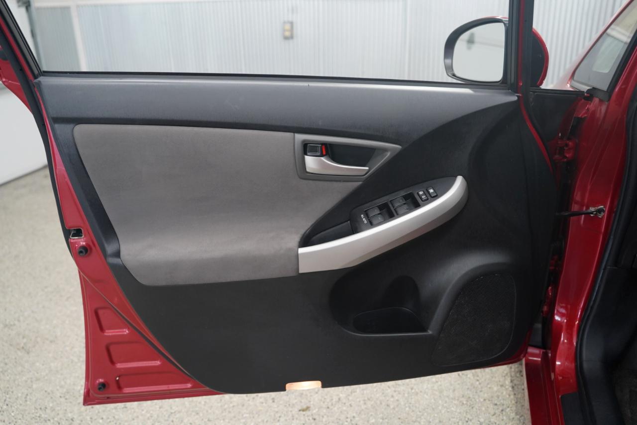 Toyota Prius 5dr HB Four (Natl) 2014