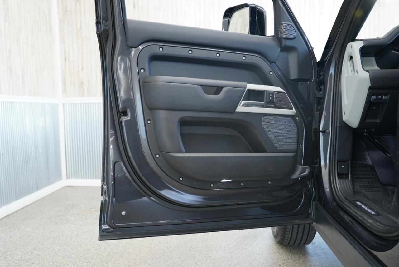 Land Rover Defender 110 X-Dynamic HSE AWD 2022