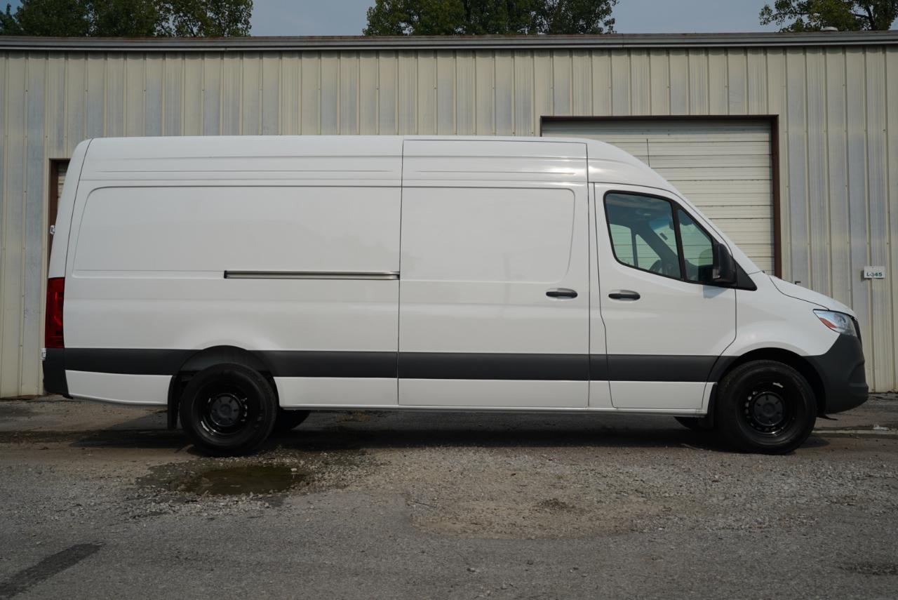 Mercedes-Benz Sprinter Cargo Van 2500 High Roof I4 Diesel 170" RWD 2025