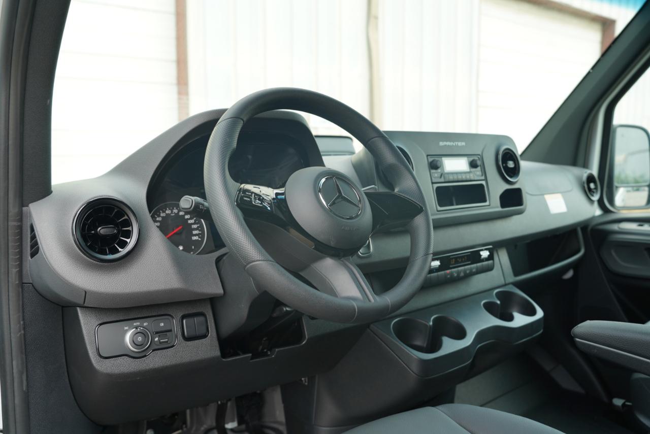 Mercedes-Benz Sprinter Cargo Van 2500 High Roof I4 Diesel 170" RWD 2025