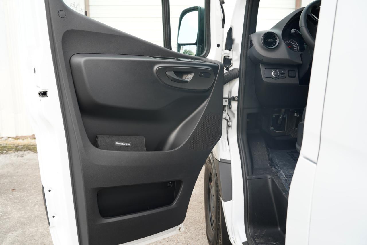 Mercedes-Benz Sprinter Cargo Van 2500 High Roof I4 Diesel 170" RWD 2025