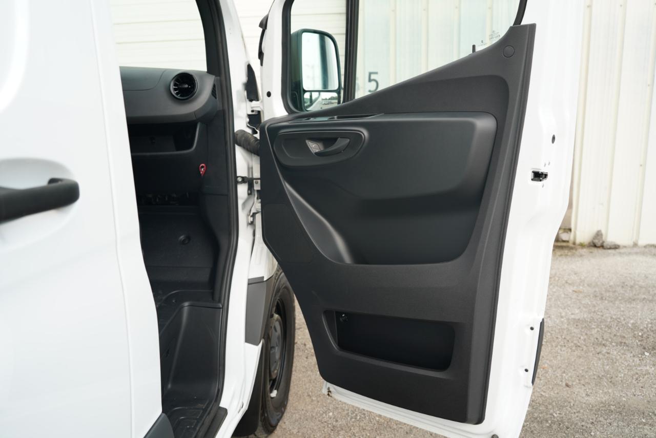 Mercedes-Benz Sprinter Cargo Van 2500 High Roof I4 Diesel 170" RWD 2025