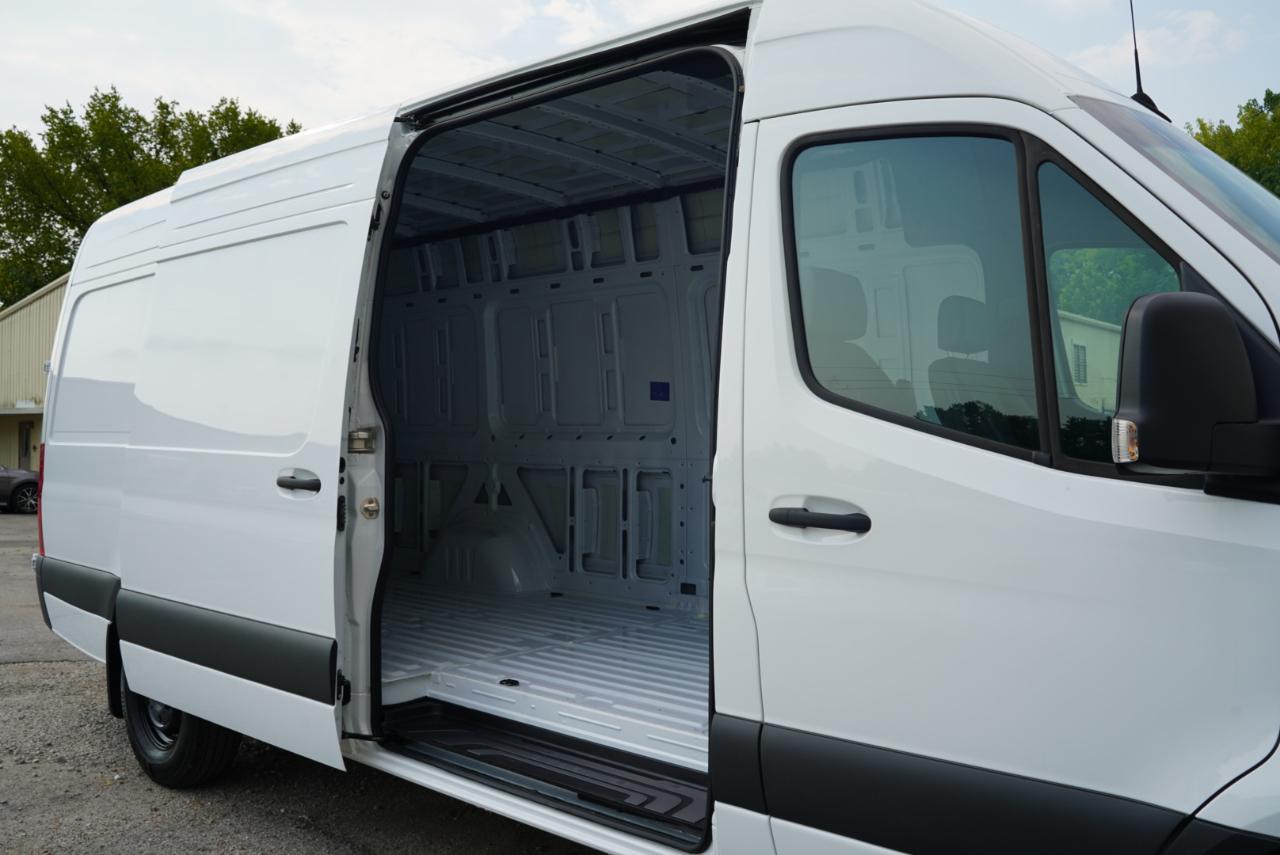 Mercedes-Benz Sprinter Cargo Van 2500 High Roof I4 Diesel 170" RWD 2025