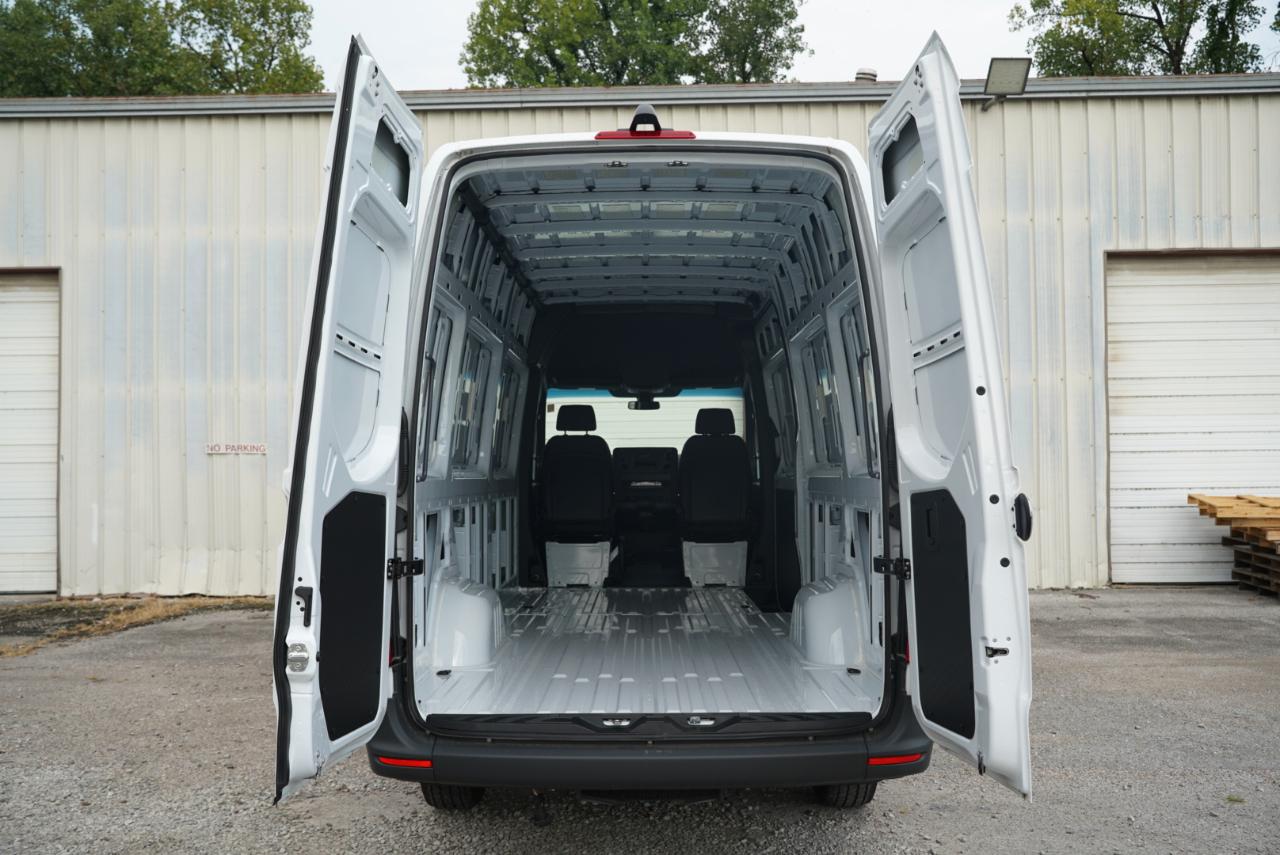 Mercedes-Benz Sprinter Cargo Van 2500 High Roof I4 Diesel 170" RWD 2025