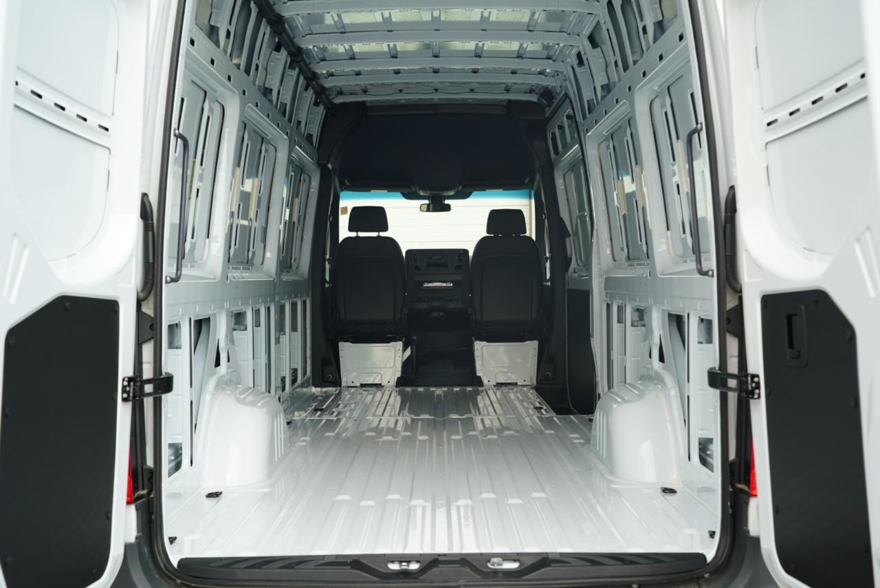 Mercedes-Benz Sprinter Cargo Van 2500 High Roof I4 Diesel 170" RWD 2025