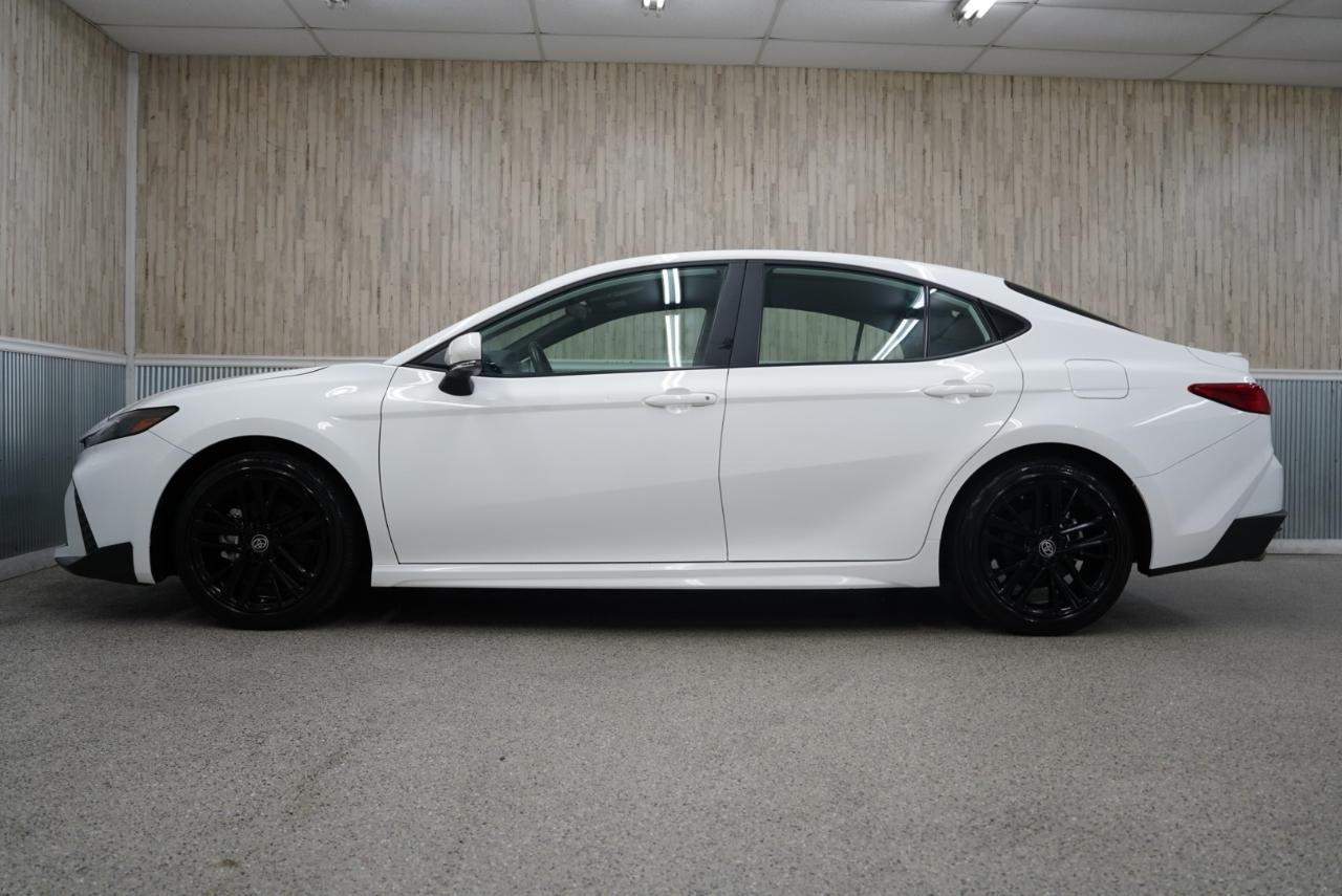 Toyota Camry SE 2025