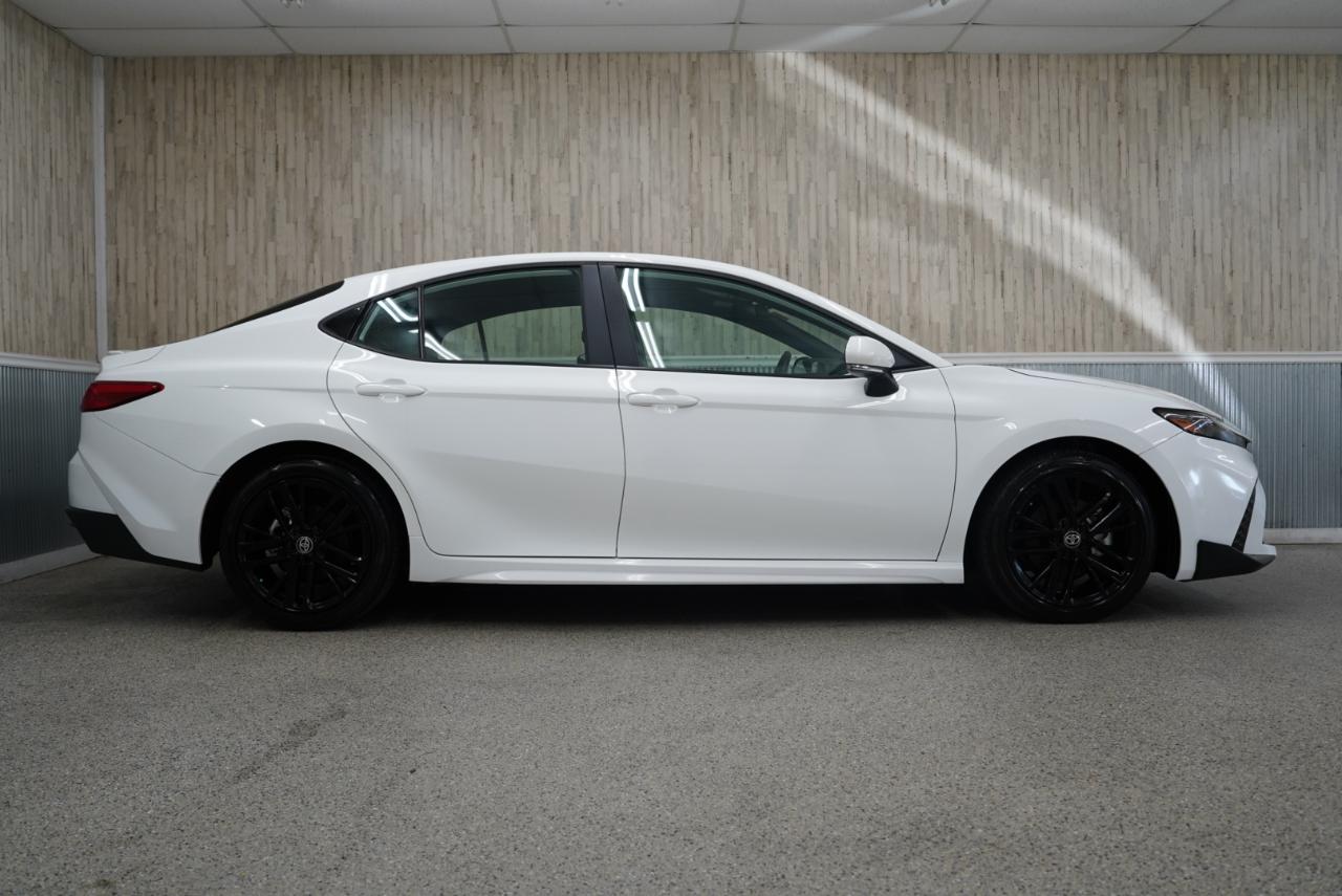 Toyota Camry SE 2025