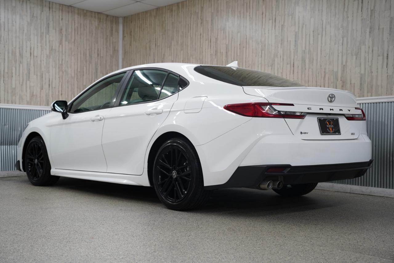Toyota Camry SE 2025