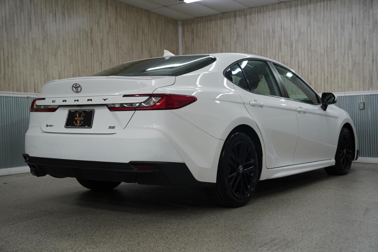 Toyota Camry SE 2025
