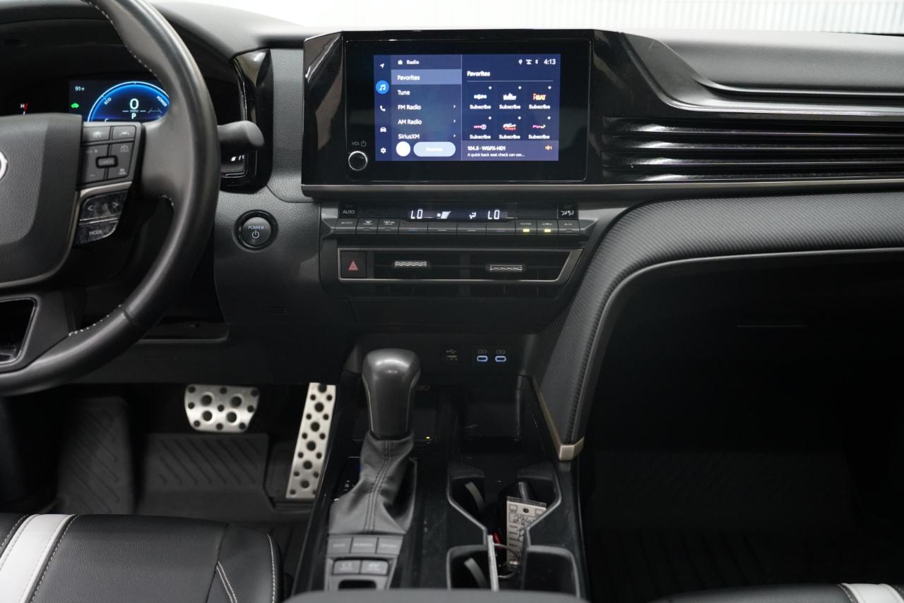 Toyota Camry SE 2025