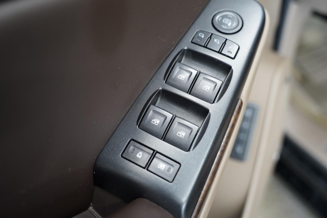 Chevrolet Suburban 2WD 4dr LT 2015