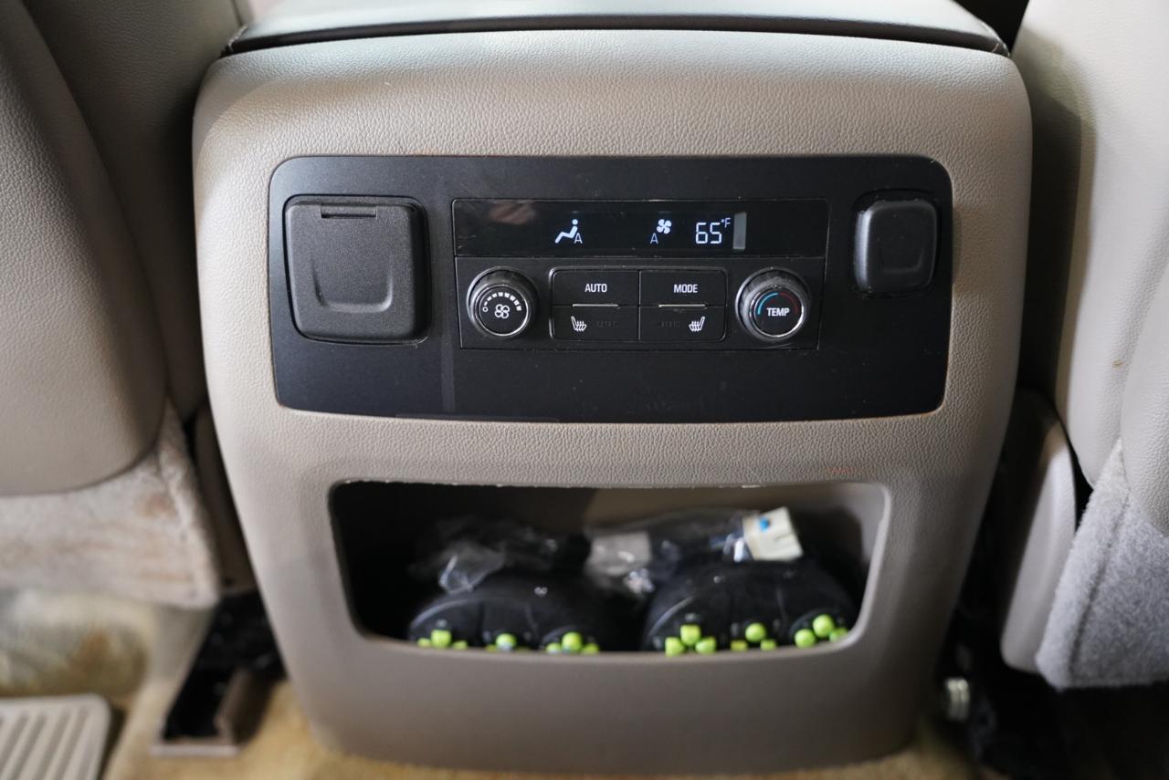Chevrolet Suburban 2WD 4dr LT 2015