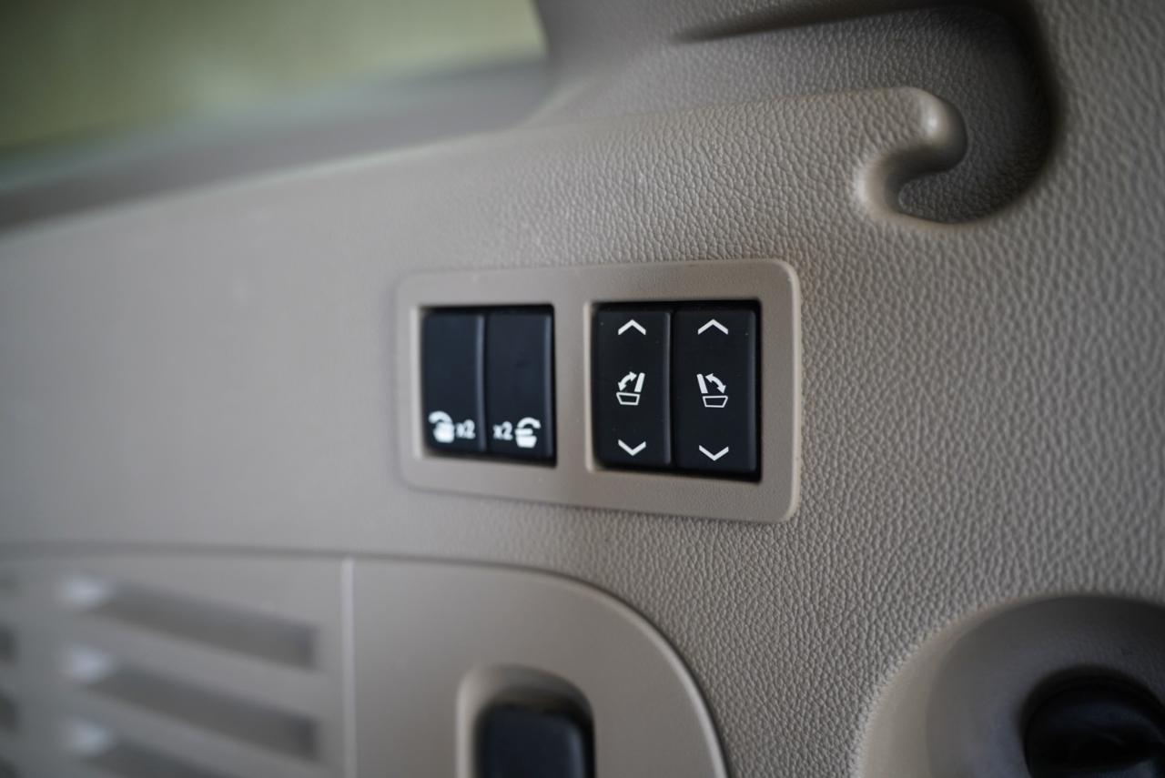 Chevrolet Suburban 2WD 4dr LT 2015