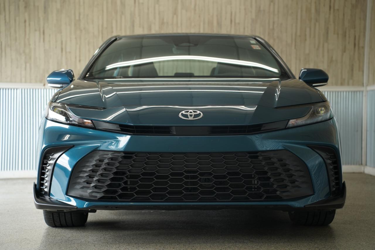 Toyota Camry SE 2025