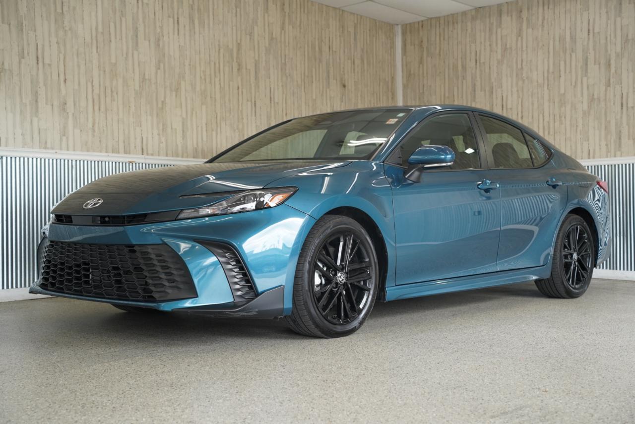 Toyota Camry SE 2025